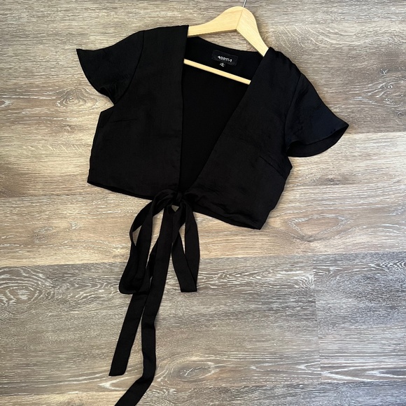 4SI3NNA Tops - 4SI3NNA Black Wrap Crop Top | S